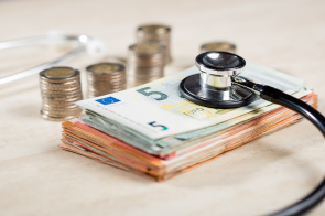 Stethoscoop en geld