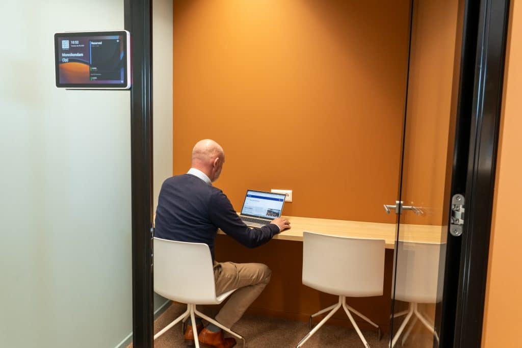 werken in een stilte zaal