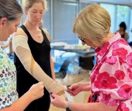 Oedeemarm-vrouw-Louise Koelmeyer